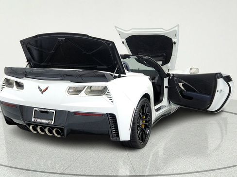 Used 2015 Chevrolet Corvette Z06 w/ 3LZ Preferred Equipment Group RWD image 12