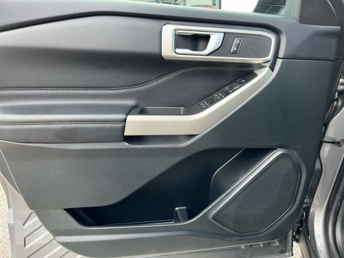 Used 2023 Ford Explorer XLT RWD image 15