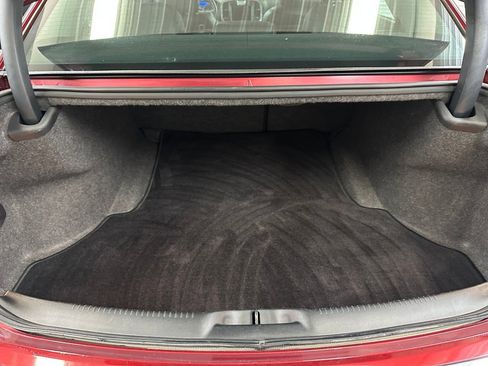 Used 2018 Chrysler 300 Limited image 21