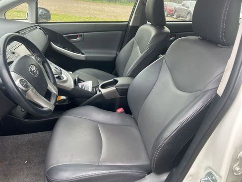 Used 2013 Toyota Prius Four w/ Deluxe Solar Roof Pkg FWD image 16
