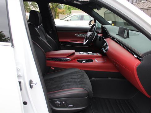 Used 2022 Genesis GV70 3.5T Sport w/ Sport Prestige Package AWD/4WD image 31