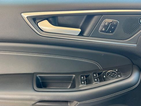 Used 2024 Ford Edge Titanium image 12