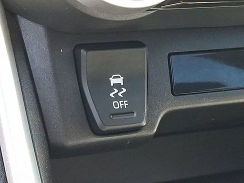 Used 2025 Toyota RAV4 XLE AWD/4WD image 23