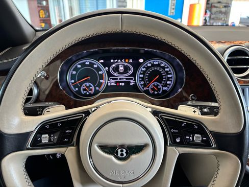 Used 2018 Bentley Bentayga Mulliner image 17