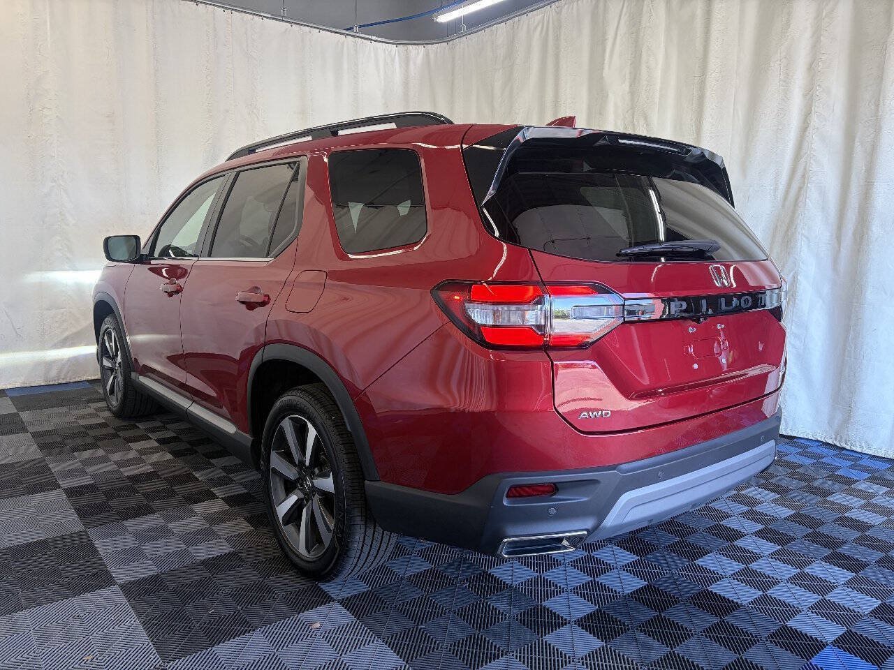 Used 2025 Honda Pilot Touring image 5