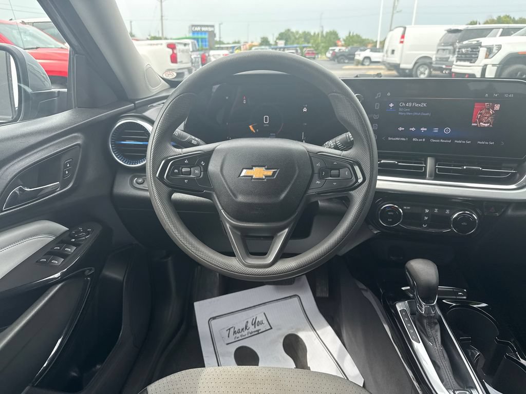 Used 2025 Chevrolet Trax LT FWD image 15