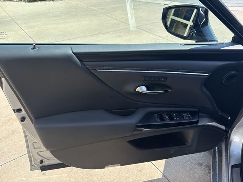 Used 2025 Lexus ES 350 w/ Premium Package FWD image 14