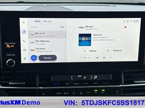 Used 2025 Toyota Sienna XLE image 37