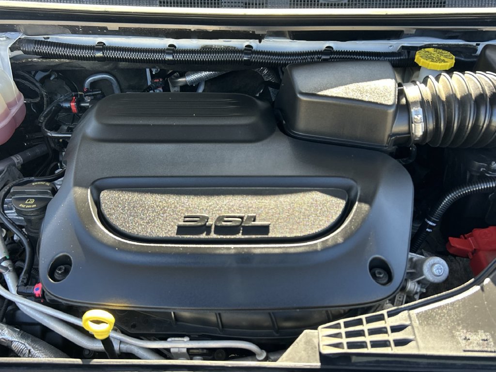 Used 2024 Chrysler Pacifica Touring-L FWD image 23