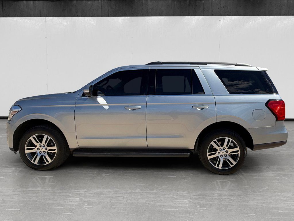 Used 2024 Ford Expedition XLT RWD image 2