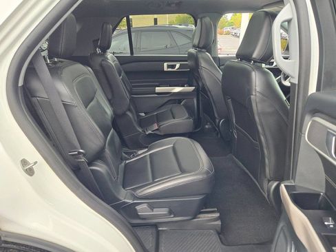 Used 2023 Ford Explorer XLT w/ Equipment Group 202A AWD/4WD image 9