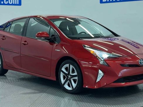 Used 2017 Toyota Prius Four Touring w/ Premium Convenience Package FWD image 2