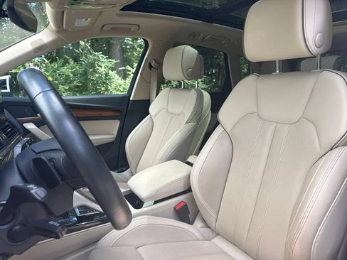 Used 2023 Audi Q5 2.0T Premium Plus w/ Premium Plus Package AWD/4WD image 12