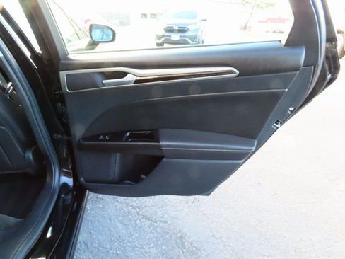 Used 2016 Ford Fusion SE w/ Equipment Group 202A image 12