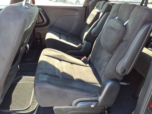Used 2015 Dodge Grand Caravan SE w/ Quick Order Package 29E SE FWD image 12