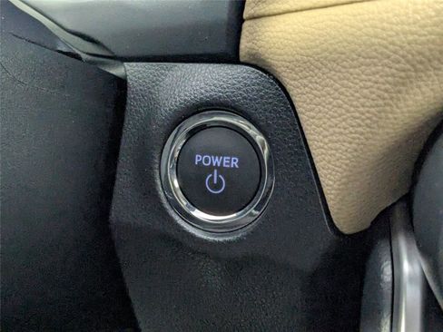 Used 2025 Toyota RAV4 XLE image 21