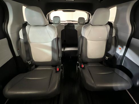 Used 2023 Toyota Sienna XSE w/ XSE Plus Package FWD image 25