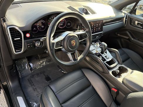 Used 2023 Porsche Cayenne AWD/4WD image 9
