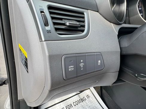 Used 2016 Hyundai Elantra SE image 14