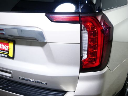 Used 2021 GMC Yukon XL Denali w/ Denali Ultimate Package AWD/4WD image 17
