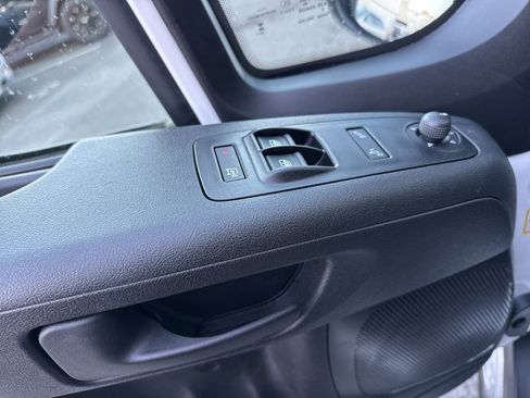 Used 2025 RAM ProMaster 2500 w/ Convenience Group image 11