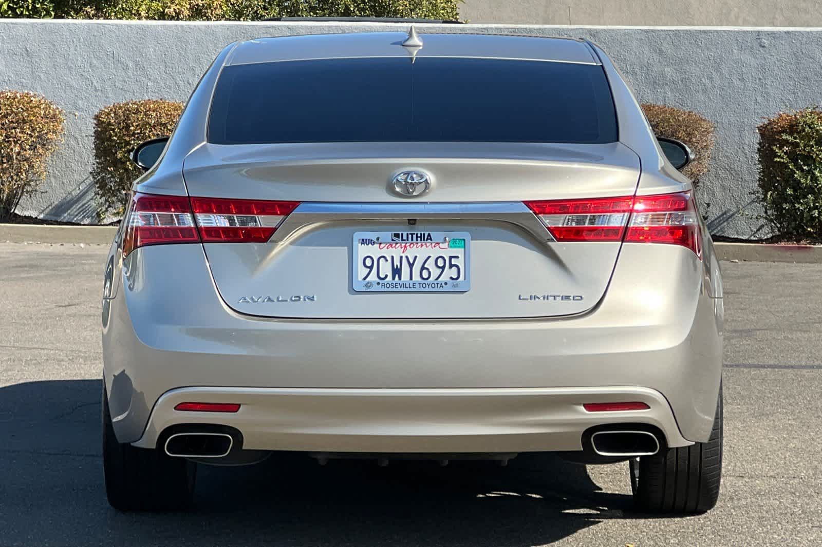 Used 2013 Toyota Avalon Limited w/ Technology Pkg FWD image 8