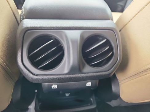 Used 2018 Jeep Wrangler Unlimited Sahara AWD/4WD image 21