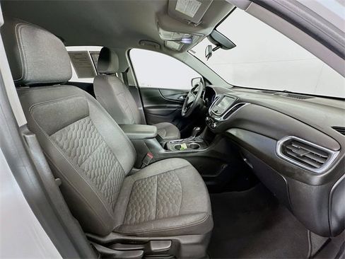 Used 2018 Chevrolet Equinox LT image 25