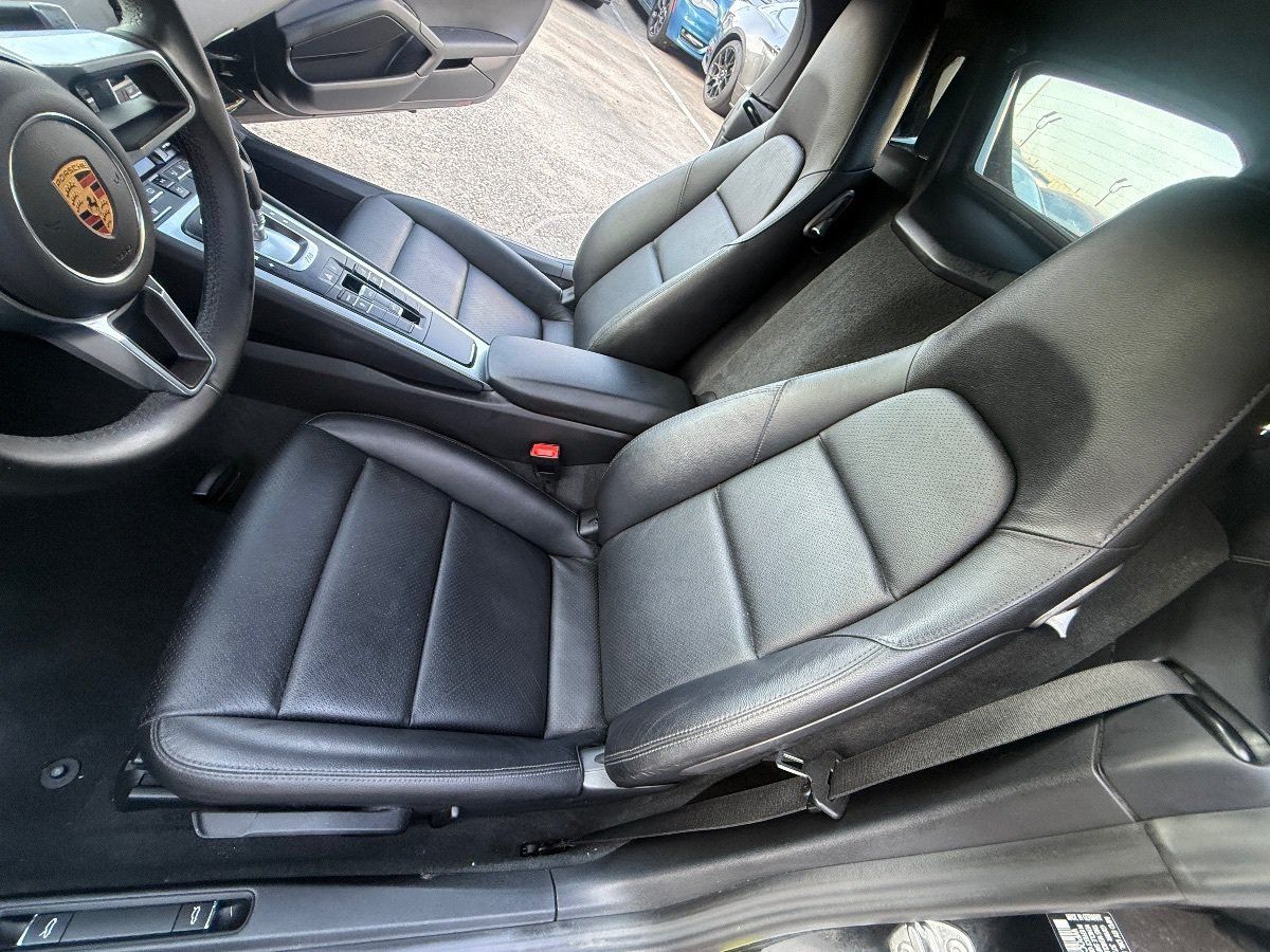 Used 2018 Porsche 718 Boxster RWD image 18