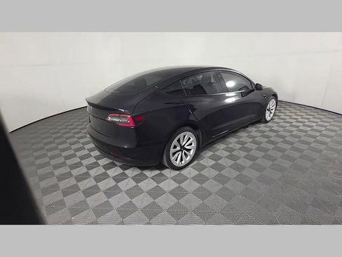 Used 2022 Tesla Model 3 Standard Range image 37
