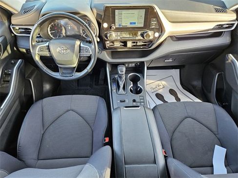 Used 2023 Toyota Highlander LE image 7