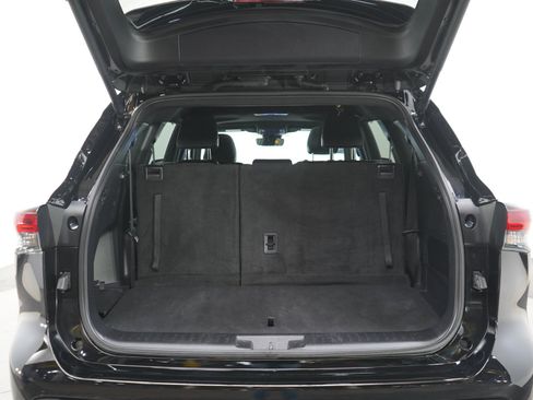 Used 2025 Toyota Highlander XSE AWD/4WD image 18