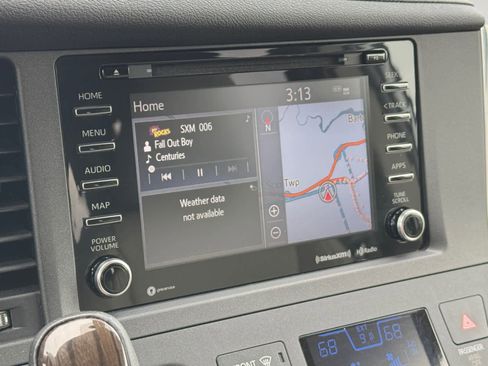 Used 2019 Toyota Sienna XLE w/ XLE Navigation Package FWD image 23