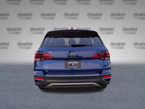 Used 2024 Volkswagen Taos SE w/ Panoramic Sunroof Package image 8