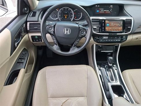 Used 2016 Honda Accord Touring image 12