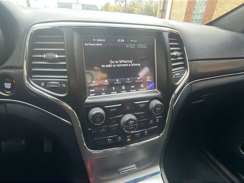 Used 2018 Jeep Grand Cherokee Limited w/ Luxury Group II image 16