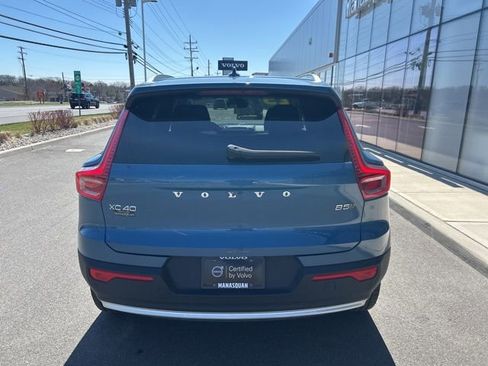 Certified 2025 Volvo XC40 B5 Plus AWD/4WD image 4