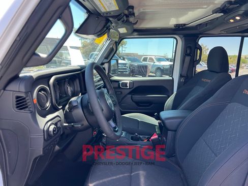 Used 2026 Jeep Gladiator Mojave w/ Safety Group AWD/4WD image 26
