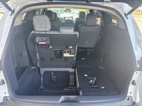 Certified 2026 Toyota Sienna XLE FWD image 32