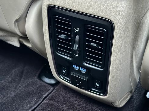 Used 2019 Jeep Grand Cherokee Limited w/ Luxury Group II AWD/4WD image 19