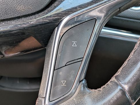 Used 2022 Cadillac XT5 Premium Luxury w/ Technology Package FWD image 27
