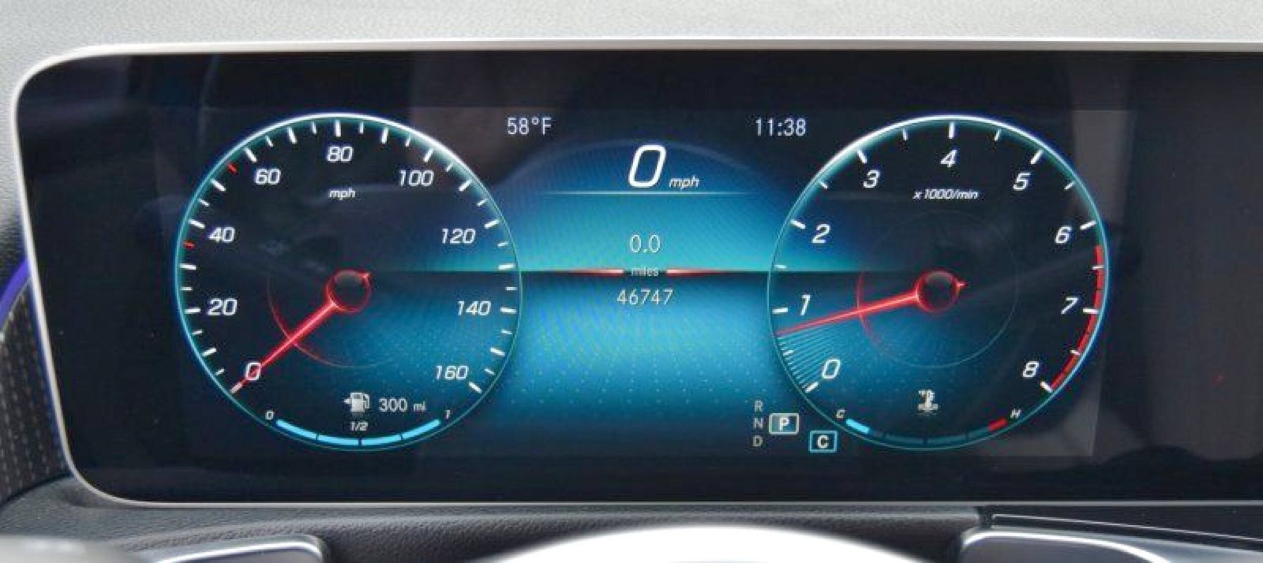 Used 2021 Mercedes-Benz GLB 250 4MATIC w/ Premium Package image 13