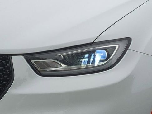 Used 2024 Chrysler Pacifica Limited FWD image 17