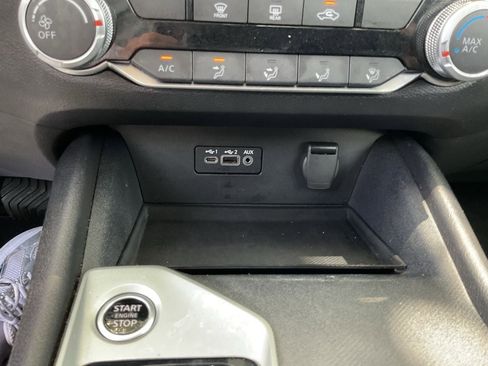 Used 2025 Nissan Altima 2.5 SV FWD image 21