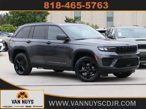 Used 2022 Jeep Grand Cherokee Altitude AWD/4WD image 1