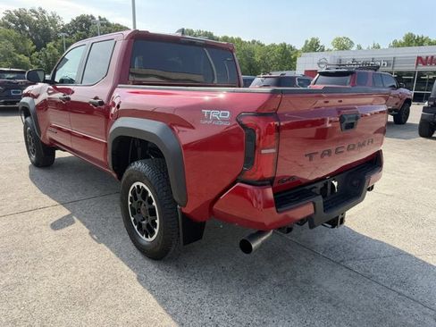 Used 2024 Toyota Tacoma TRD Off-Road AWD/4WD image 8