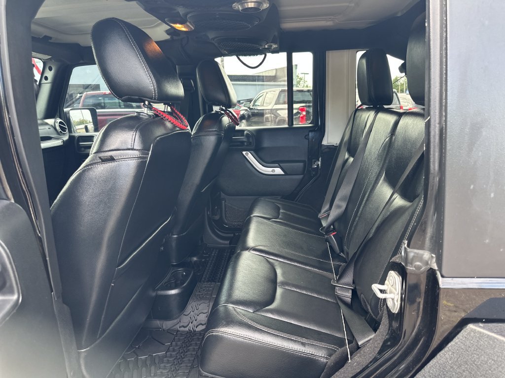 Used 2016 Jeep Wrangler Unlimited Rubicon AWD/4WD image 17