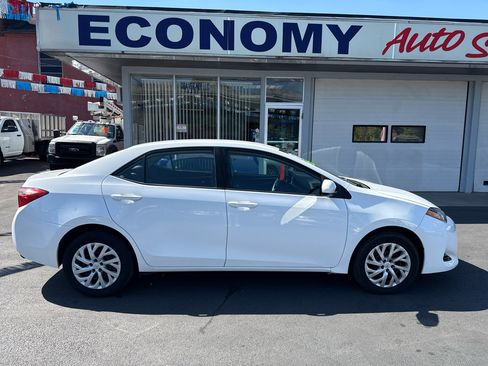 Used 2017 Toyota Corolla LE image 2