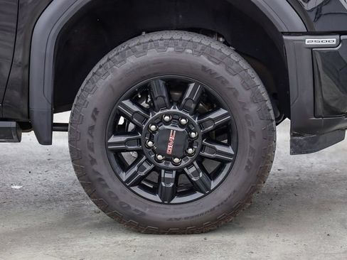 Used 2025 GMC Sierra 2500 AT4 w/ Technology Package AWD/4WD image 11