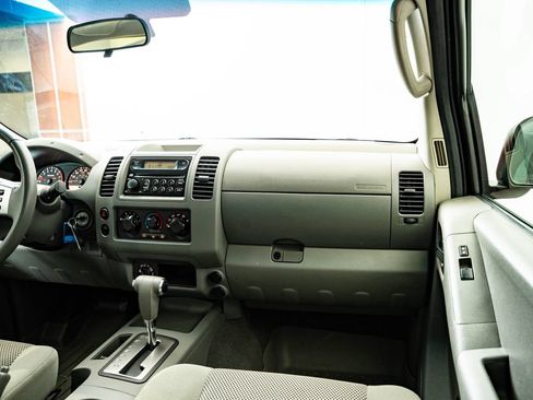 Used 2007 Nissan Frontier SE w/ SE Value Truck Pkg AWD/4WD image 43